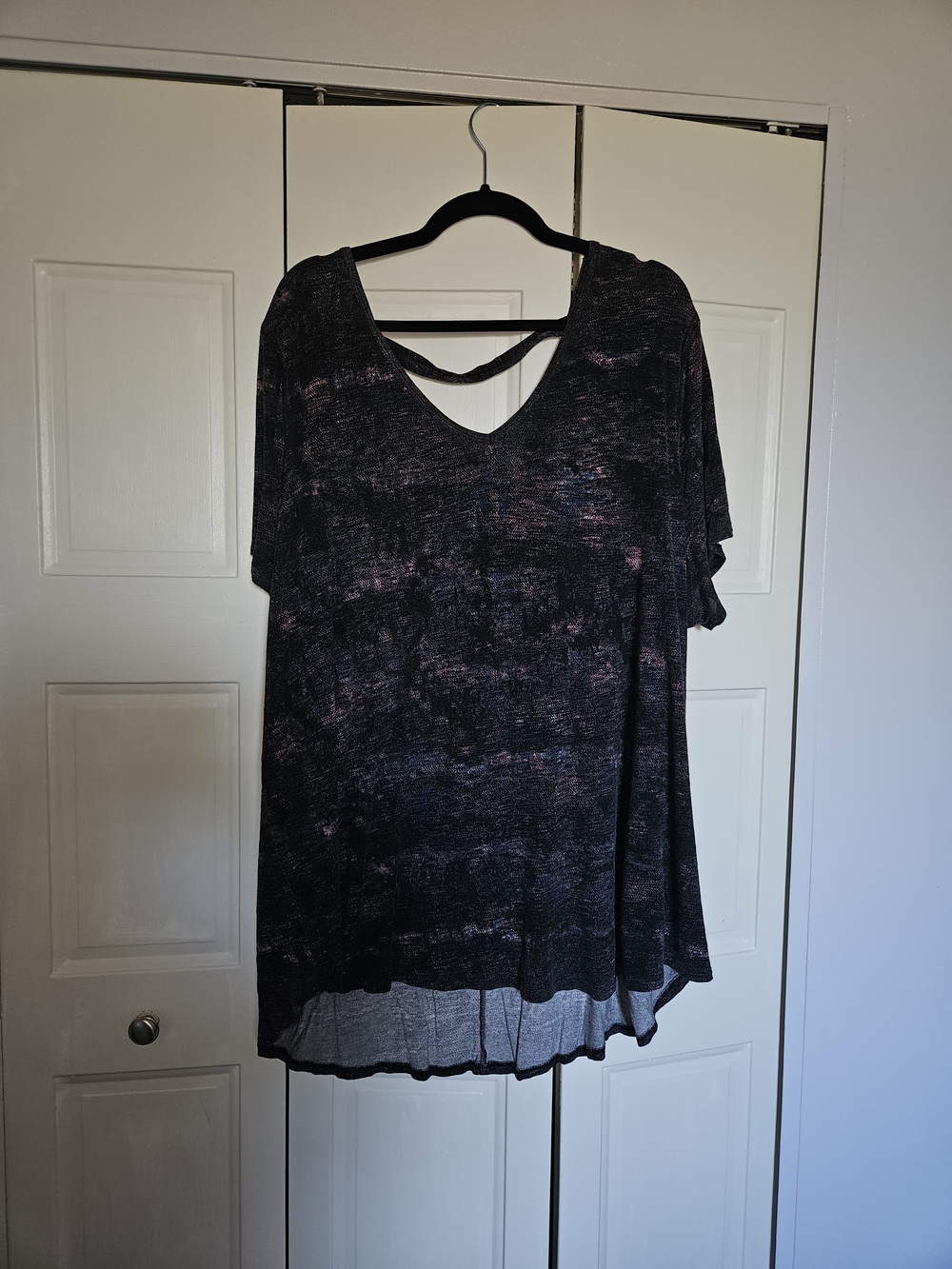 Lane Bryant Black Heathered V-Neck Short Sleeve Top with Back Strap Detail